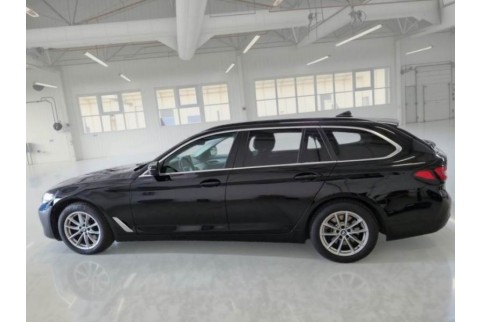 2022 BMW 520, Dyzelinas