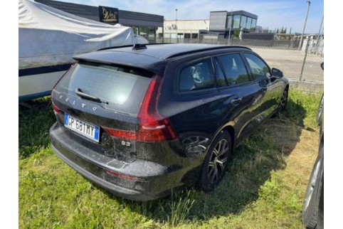 2023 Volvo V60, Benzinas