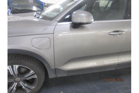 2022 Volvo XC 40, Benzinas / Elektra