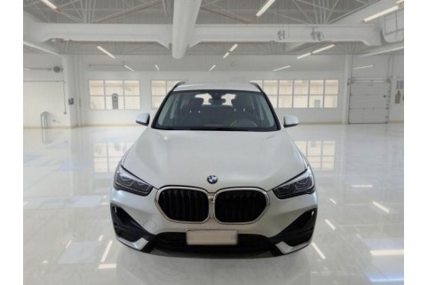 2021 BMW X1, Benzinas / Elektra