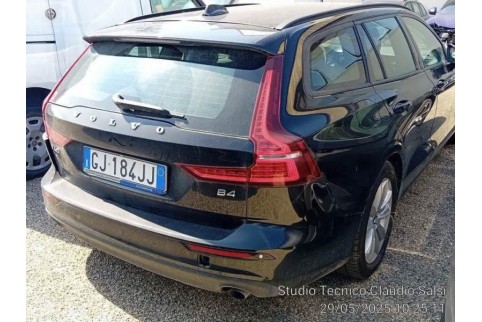 2022 Volvo V60, Dyzelinas