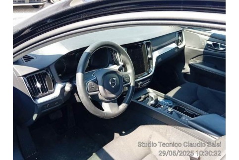 2022 Volvo V60, Dyzelinas