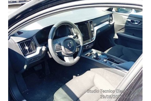2022 Volvo V60, Dyzelinas