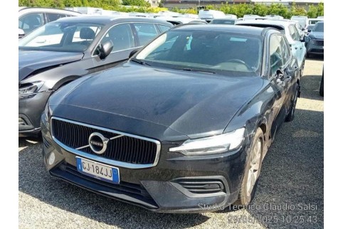 2022 Volvo V60, Dyzelinas
