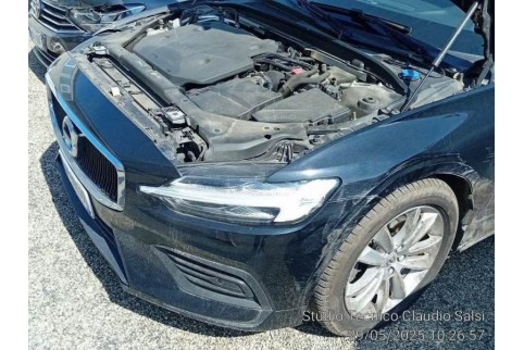 2022 Volvo V60, Dyzelinas
