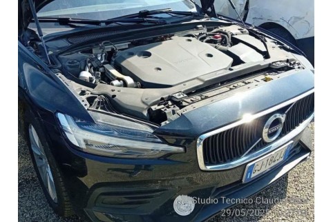 2022 Volvo V60, Dyzelinas