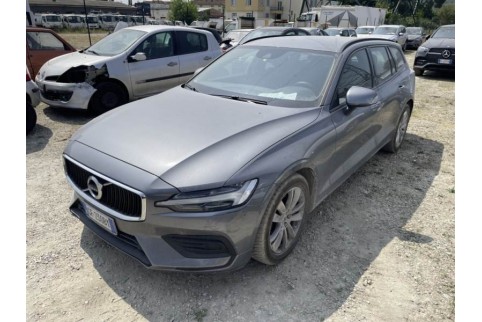 2021 Volvo V60, Dyzelinas