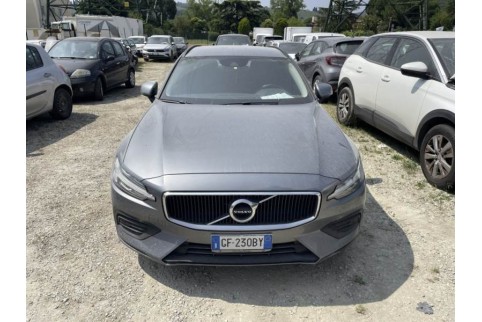 2021 Volvo V60, Dyzelinas