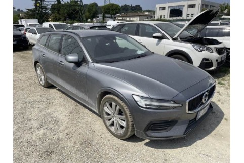 2021 Volvo V60, Dyzelinas