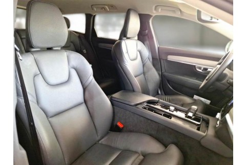 2023 Volvo V90, Dyzelinas