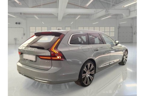 2023 Volvo V90, Dyzelinas