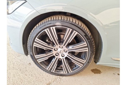 2023 Volvo V90, Dyzelinas