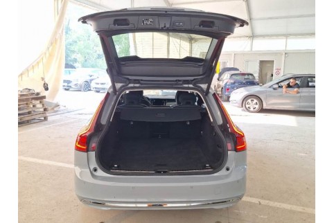 2023 Volvo V90, Dyzelinas