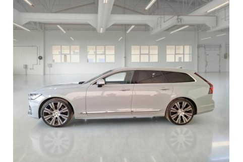 2023 Volvo V90, Dyzelinas