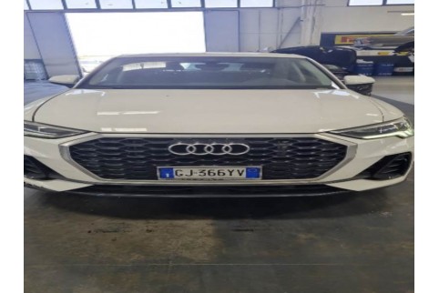 2022 Audi Q3, Benzinas / Elektra