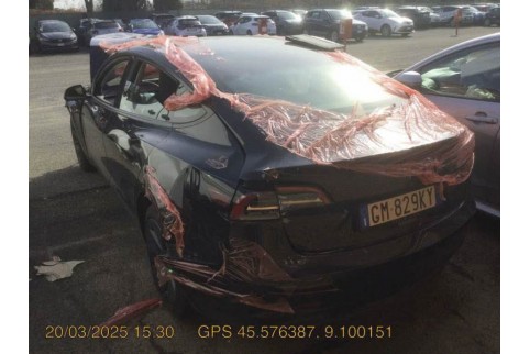 2022 Tesla Model 3, Elektra