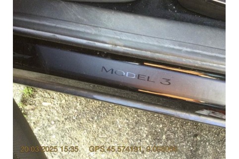 2022 Tesla Model 3, Elektra