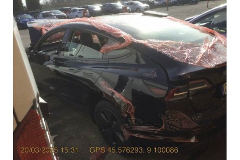 2022 Tesla Model 3, Elektra