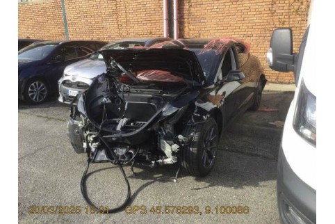 2022 Tesla Model 3, Elektra
