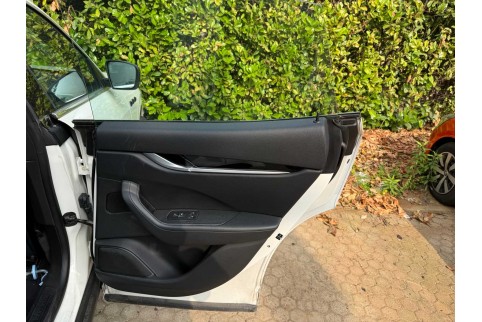 2019 Maserati Levante, Benzinas