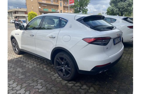 2021 Maserati Levante, Benzinas