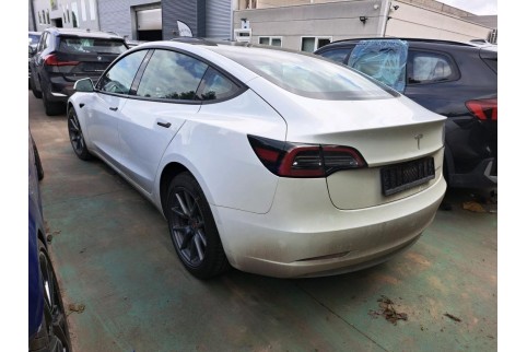 2022 Tesla Model 3, Elektra