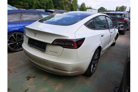 2022 Tesla Model 3, Elektra